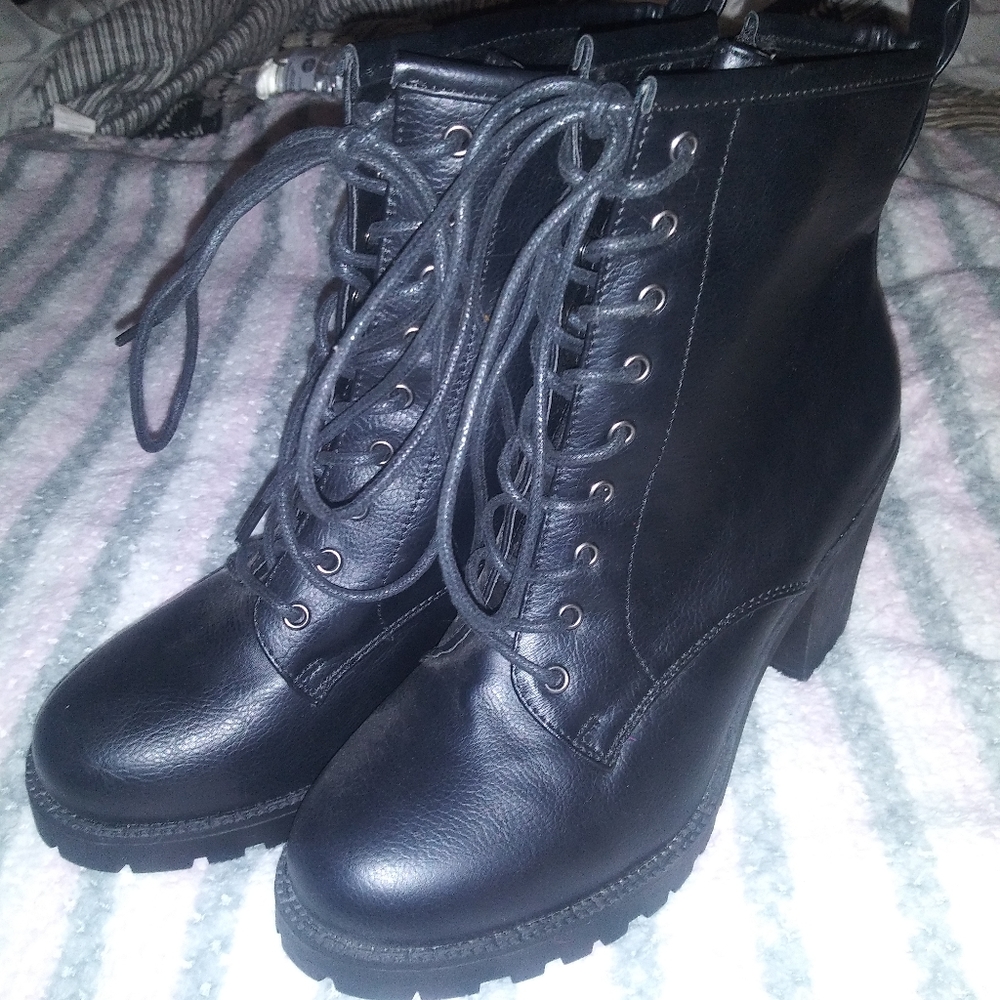 Awesome Size 10 Combat Boots Lace/Zip up. Great Christmas Gift Brand New